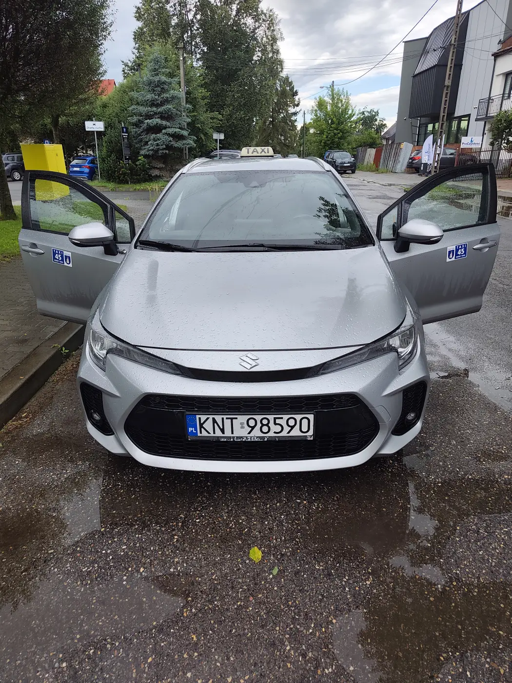 Taxi 24h Nowy Targ – Suzuki z lampą Taxi, gotowe do kursu